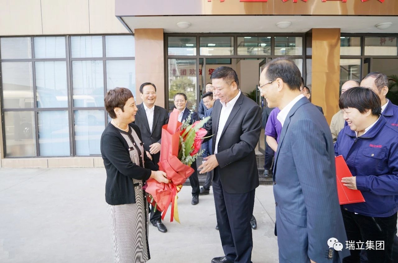 溫州市人大常委會(huì)主任葛益平一行來(lái)瑞立開(kāi)展首屆“民營(yíng)企業(yè)家節(jié)”走訪慰問(wèn)