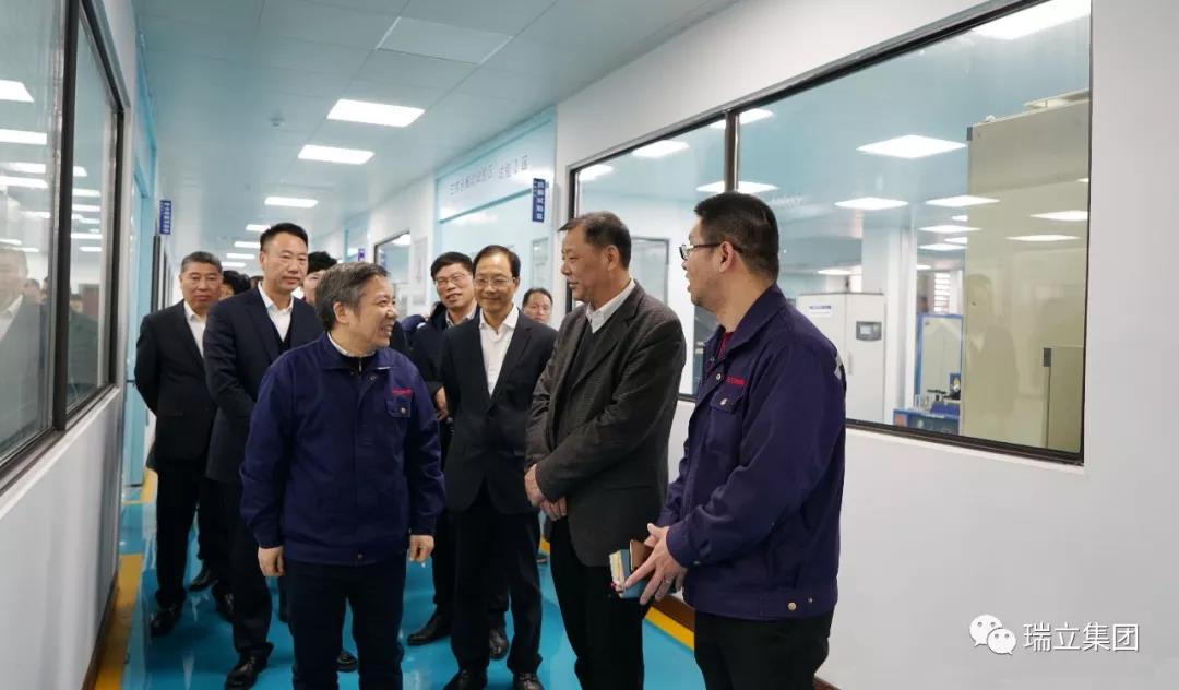 省政協(xié)副主席陳鐵雄一行來(lái)瑞立開(kāi)展“深化‘三服務(wù)’、助推開(kāi)門(mén)紅”活動(dòng)