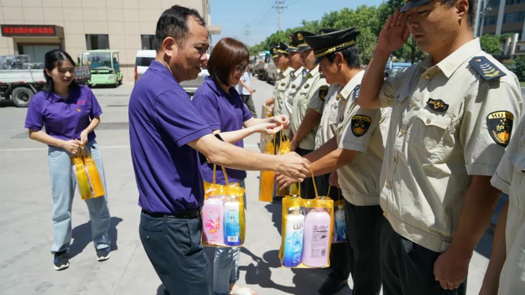 走基層，送清涼丨瑞立黨工團(tuán)組織慰問高溫一線員工