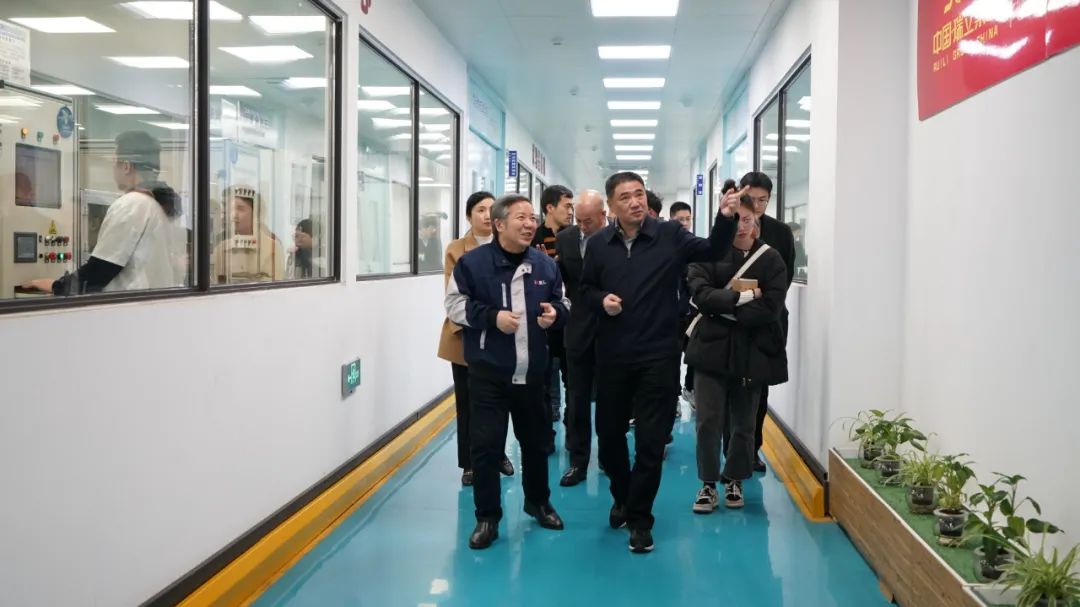 浙江省委統(tǒng)戰(zhàn)部副部長(zhǎng)、省工商聯(lián)黨組書(shū)記徐國(guó)龍一行調(diào)研瑞立