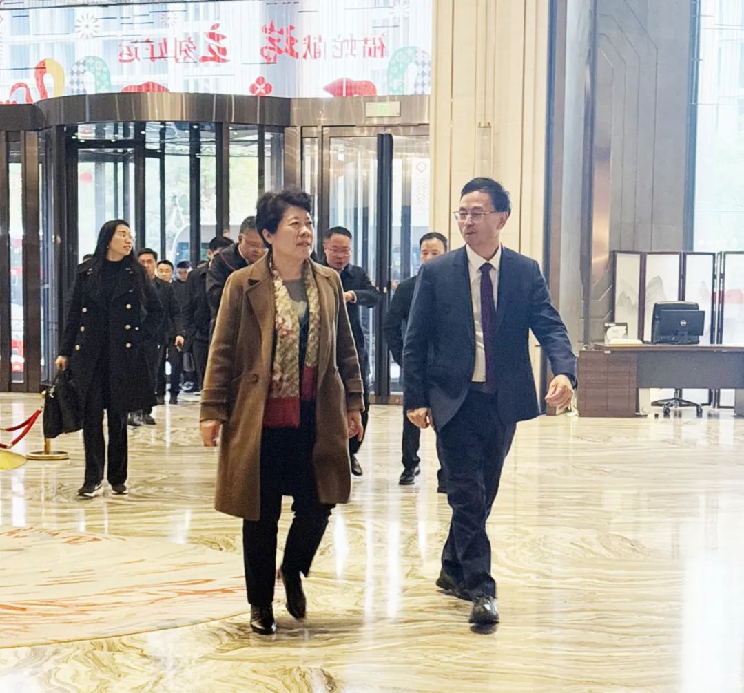 湖南省委常委、長沙市委書記吳桂英在滬考察 肯定“國企實力+民企活力”協(xié)同發(fā)展模式 要求深化務(wù)實合作