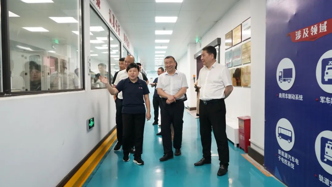 浙江省商務(wù)廳吾布力喀斯木·買吐送副廳長(zhǎng)蒞臨新瑞立走訪調(diào)研