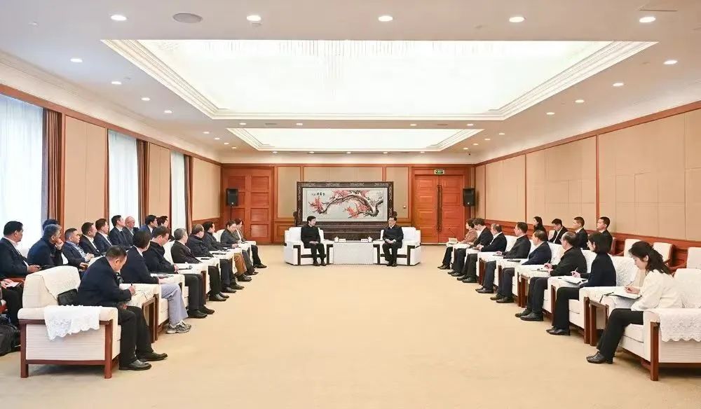 全聯(lián)汽摩配商會(huì)會(huì)長(zhǎng)、瑞立集團(tuán)董事長(zhǎng)張曉平參加全國(guó)工商聯(lián)會(huì)員管理改革工作會(huì)議并作交流發(fā)言