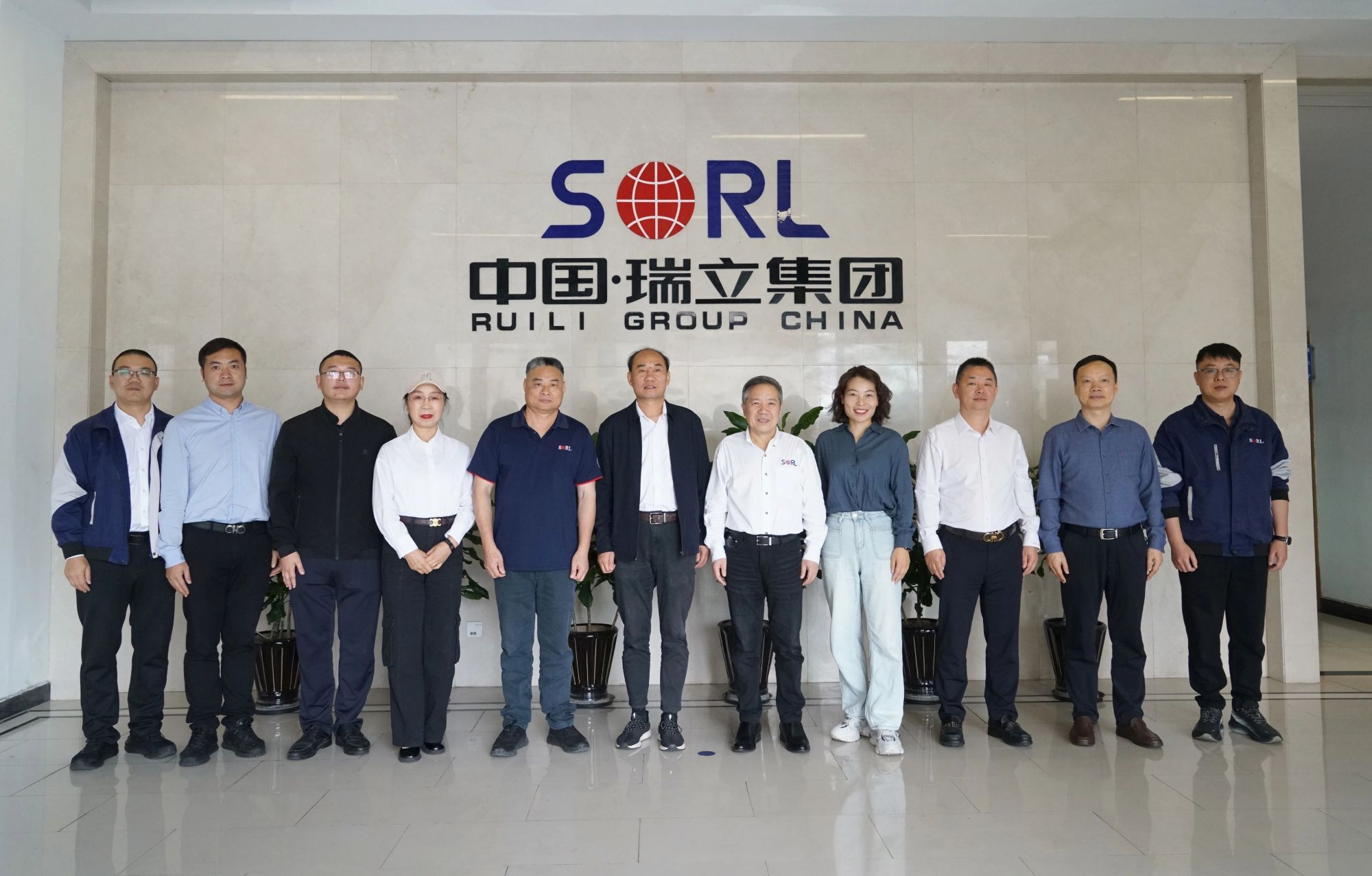 重慶駐滬辦領(lǐng)導(dǎo)鐘建波蒞臨瑞立考察，共探汽車產(chǎn)業(yè)合作新機遇